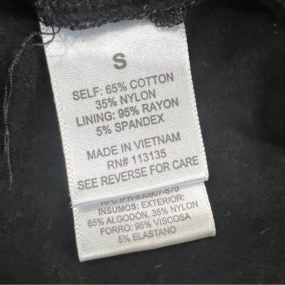 Leo & Nicole Small T-Shirt - Picture 15 of 15